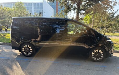 Hyundai Staria, 2022 год, 6 200 000 рублей, 3 фотография