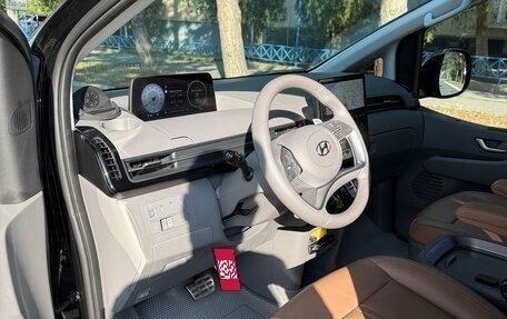 Hyundai Staria, 2022 год, 6 200 000 рублей, 10 фотография