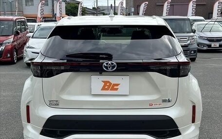 Toyota Yaris Cross, 2022 год, 1 320 000 рублей, 7 фотография