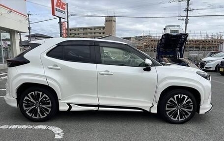 Toyota Yaris Cross, 2022 год, 1 320 000 рублей, 6 фотография