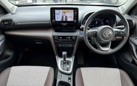 Toyota Yaris Cross, 2022 год, 1 320 000 рублей, 11 фотография