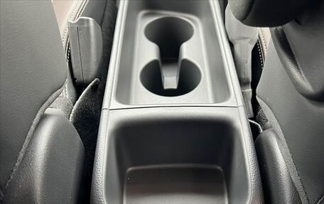 Toyota Yaris Cross, 2022 год, 1 320 000 рублей, 16 фотография