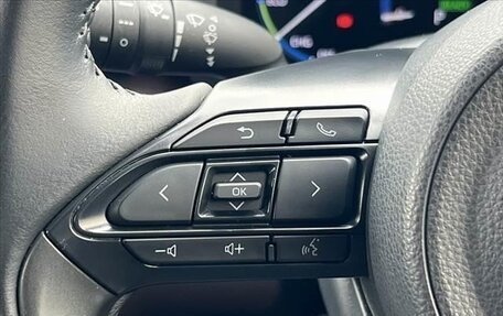 Toyota Yaris Cross, 2022 год, 1 320 000 рублей, 21 фотография