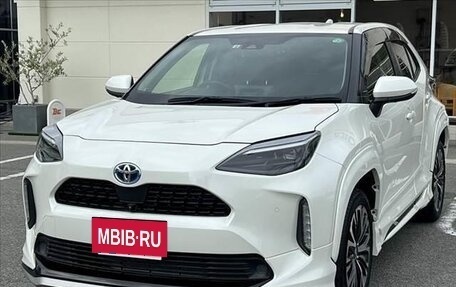 Toyota Yaris Cross, 2022 год, 1 320 000 рублей, 2 фотография