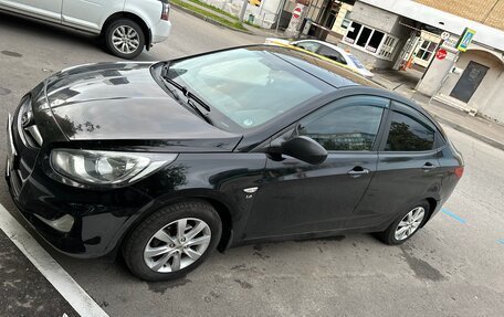 Hyundai Solaris II рестайлинг, 2011 год, 695 000 рублей, 1 фотография