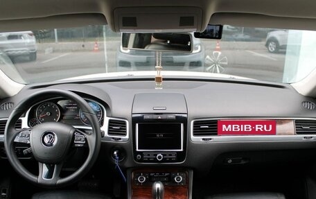 Volkswagen Touareg III, 2011 год, 1 730 000 рублей, 11 фотография