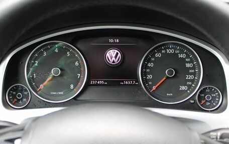 Volkswagen Touareg III, 2011 год, 1 730 000 рублей, 14 фотография