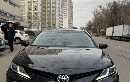 Toyota Camry, 2021 год, 3 500 000 рублей, 2 фотография