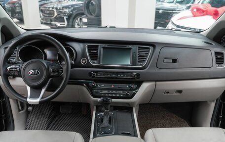 KIA Carnival III, 2016 год, 2 099 000 рублей, 14 фотография