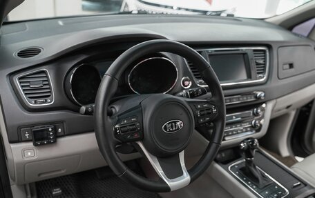 KIA Carnival III, 2016 год, 2 099 000 рублей, 13 фотография