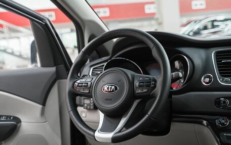 KIA Carnival III, 2016 год, 2 099 000 рублей, 15 фотография