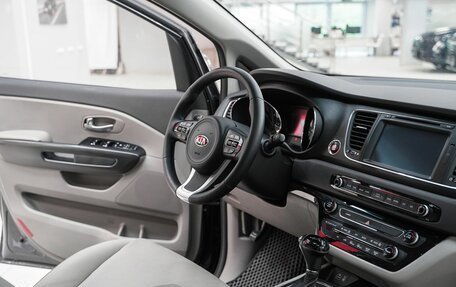 KIA Carnival III, 2016 год, 2 099 000 рублей, 17 фотография