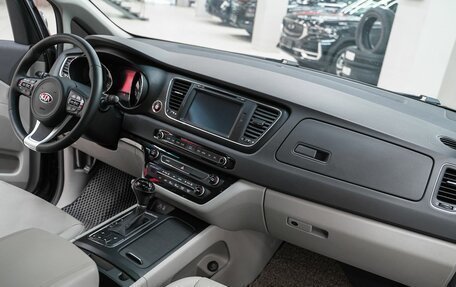 KIA Carnival III, 2016 год, 2 099 000 рублей, 16 фотография