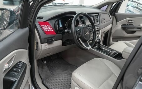 KIA Carnival III, 2016 год, 2 099 000 рублей, 6 фотография