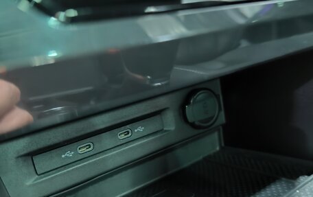 Volkswagen Tiguan II, 2022 год, 3 200 000 рублей, 38 фотография