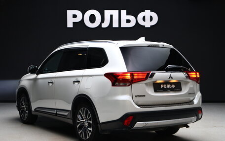 Mitsubishi Outlander III рестайлинг 3, 2018 год, 1 999 000 рублей, 2 фотография