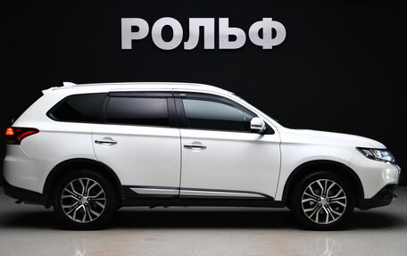 Mitsubishi Outlander III рестайлинг 3, 2018 год, 1 999 000 рублей, 6 фотография