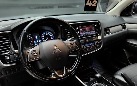 Mitsubishi Outlander III рестайлинг 3, 2018 год, 1 999 000 рублей, 17 фотография