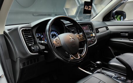 Mitsubishi Outlander III рестайлинг 3, 2018 год, 1 999 000 рублей, 16 фотография