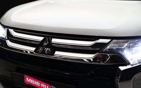 Mitsubishi Outlander III рестайлинг 3, 2018 год, 1 999 000 рублей, 12 фотография