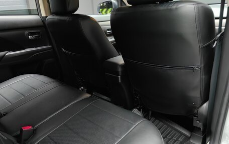 Mitsubishi Outlander III рестайлинг 3, 2018 год, 1 999 000 рублей, 21 фотография