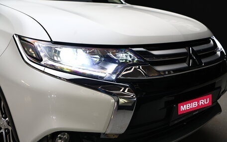 Mitsubishi Outlander III рестайлинг 3, 2018 год, 1 999 000 рублей, 10 фотография