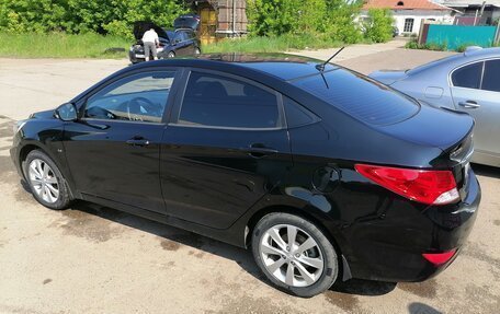 Hyundai Solaris II рестайлинг, 2011 год, 800 000 рублей, 6 фотография