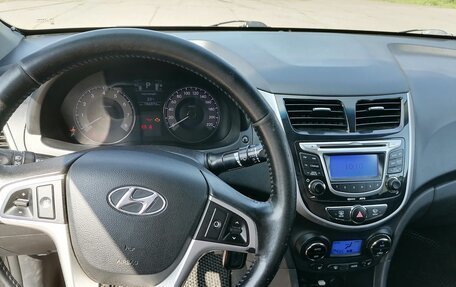 Hyundai Solaris II рестайлинг, 2011 год, 800 000 рублей, 8 фотография