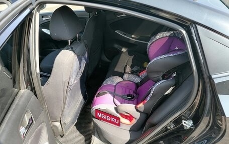 Hyundai Solaris II рестайлинг, 2011 год, 800 000 рублей, 4 фотография
