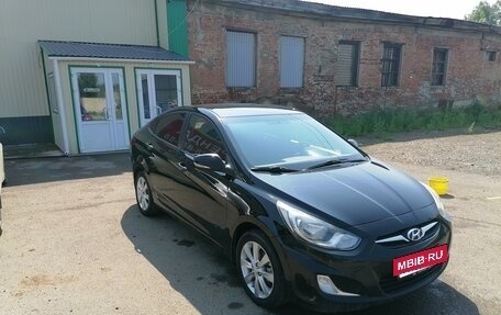 Hyundai Solaris II рестайлинг, 2011 год, 800 000 рублей, 10 фотография