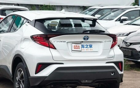 Toyota C-HR I рестайлинг, 2022 год, 1 800 000 рублей, 8 фотография