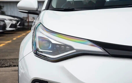 Toyota C-HR I рестайлинг, 2022 год, 1 800 000 рублей, 12 фотография