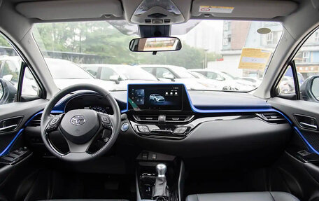 Toyota C-HR I рестайлинг, 2022 год, 1 800 000 рублей, 19 фотография