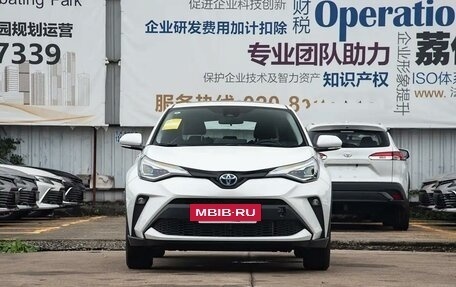 Toyota C-HR I рестайлинг, 2022 год, 1 800 000 рублей, 2 фотография