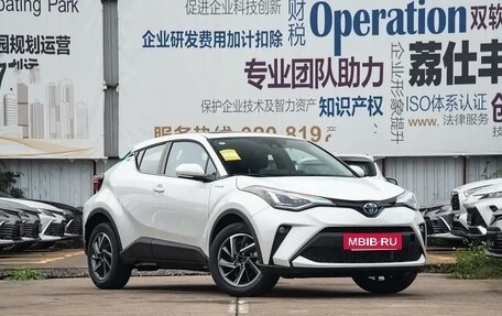 Toyota C-HR I рестайлинг, 2022 год, 1 800 000 рублей, 3 фотография