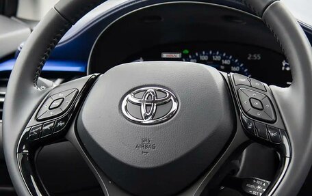 Toyota C-HR I рестайлинг, 2022 год, 1 800 000 рублей, 22 фотография