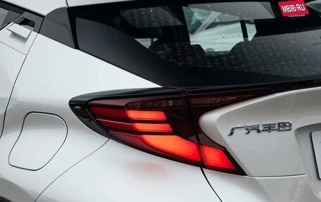 Toyota C-HR I рестайлинг, 2022 год, 1 800 000 рублей, 13 фотография