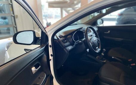 KIA Rio III рестайлинг, 2016 год, 965 000 рублей, 20 фотография
