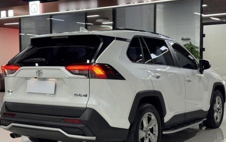 Toyota RAV4, 2022 год, 3 100 000 рублей, 4 фотография
