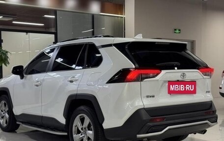Toyota RAV4, 2022 год, 3 100 000 рублей, 5 фотография