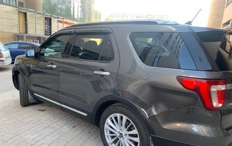 Ford Explorer VI, 2016 год, 2 200 000 рублей, 6 фотография