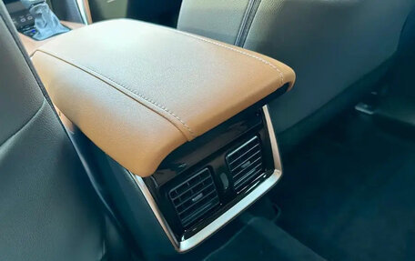 Toyota Venza, 2022 год, 2 490 000 рублей, 19 фотография