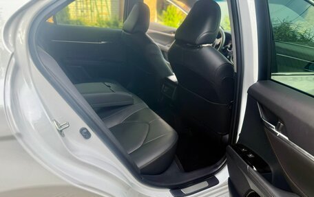 Toyota Camry, 2018 год, 2 800 000 рублей, 21 фотография