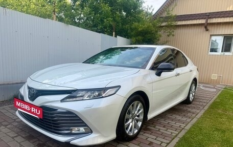 Toyota Camry, 2018 год, 2 800 000 рублей, 4 фотография
