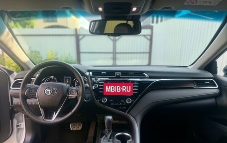 Toyota Camry, 2018 год, 2 800 000 рублей, 18 фотография