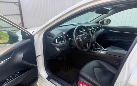 Toyota Camry, 2018 год, 2 800 000 рублей, 15 фотография