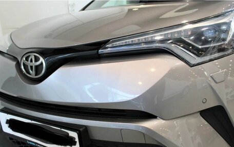 Toyota C-HR I рестайлинг, 2019 год, 2 750 000 рублей, 4 фотография
