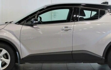 Toyota C-HR I рестайлинг, 2019 год, 2 750 000 рублей, 6 фотография