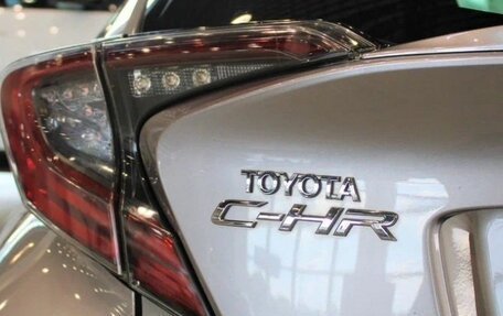 Toyota C-HR I рестайлинг, 2019 год, 2 750 000 рублей, 10 фотография