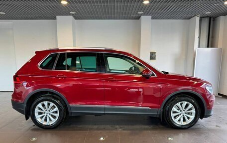 Volkswagen Tiguan II, 2018 год, 2 390 000 рублей, 2 фотография